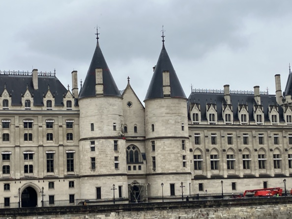 La conciergerie à la lanterne !